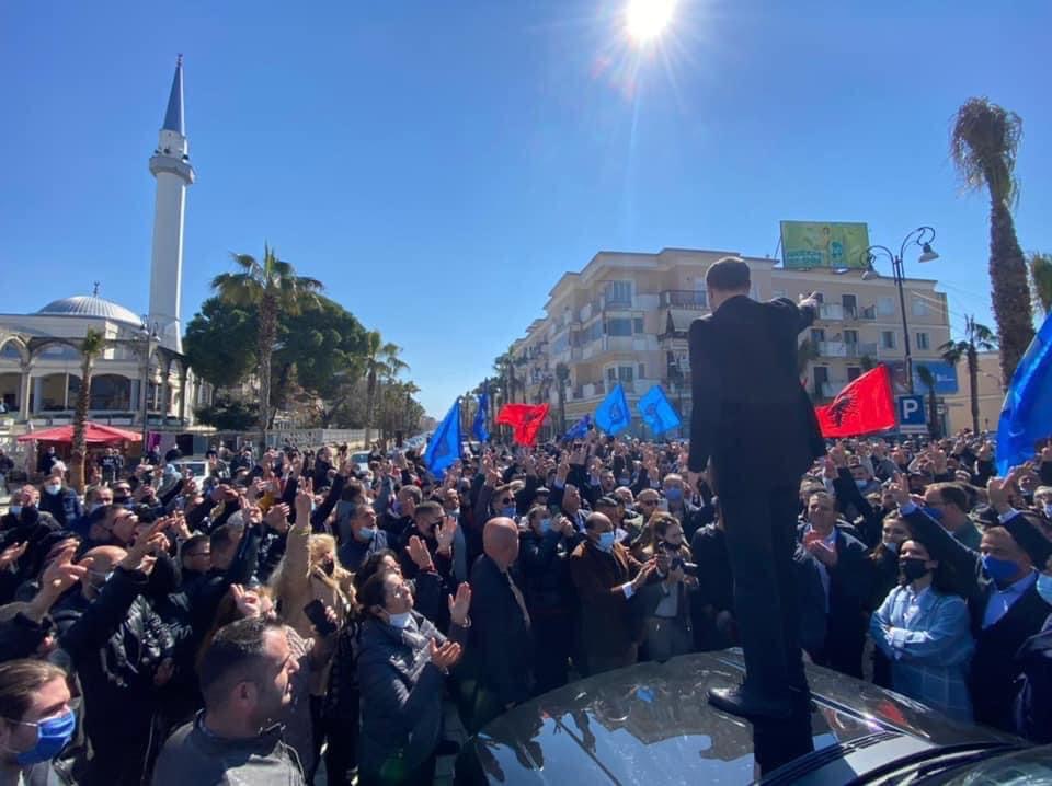 “Kavajën e ka pllakosur mjerimi”/ Basha: Gjeta vendosmëri për ta shndërruar 25 prillin në një referendum kundër të keqes