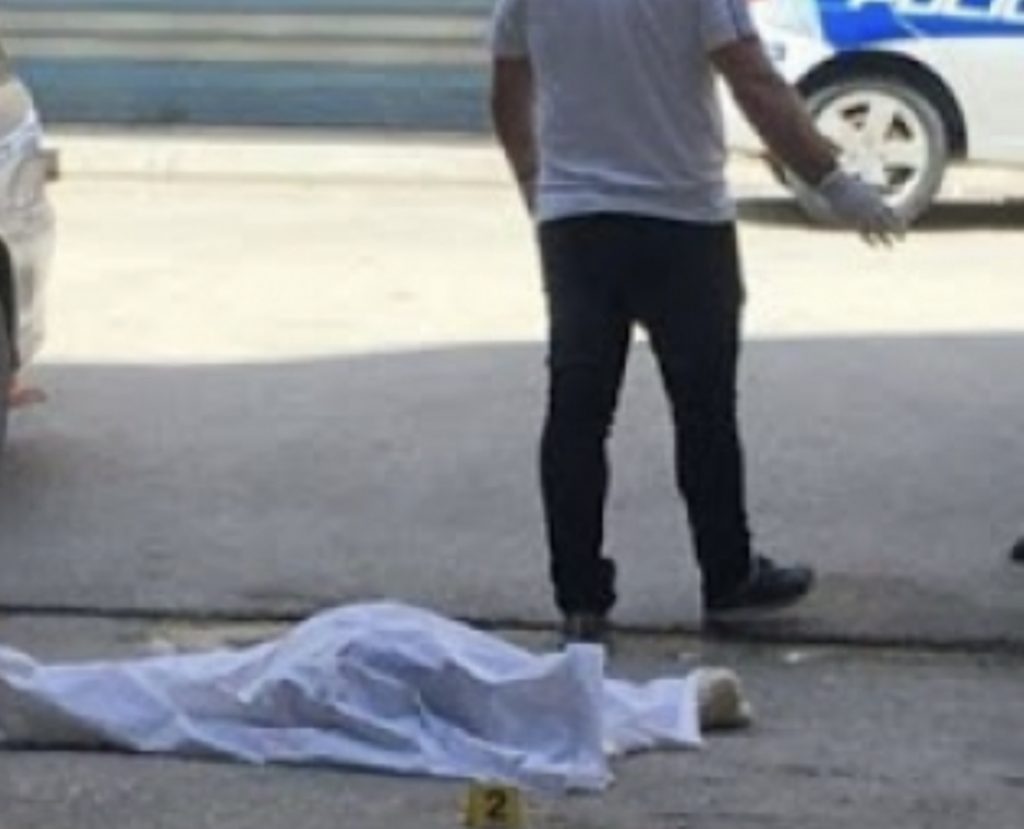 E rëndë, 30 vjeçari hidhet nga lartësia.