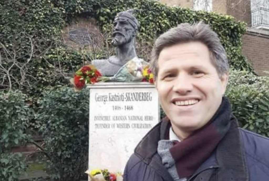 Kush është emigranti shqiptar nga Londra që kandidon për deputet në listat e PS