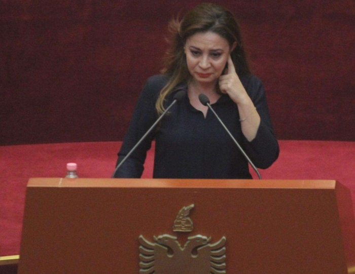 Deputeten nuk e fusin në asnjë listë të kandidatëve, por poston foton e GËZUAR: E humbura s’jam unë