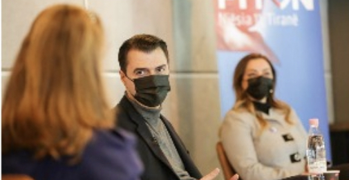 Mësuesja tregon ç’ndodh nëpër shkolla, Basha: Ne do t’jua dyfishojmë pagat