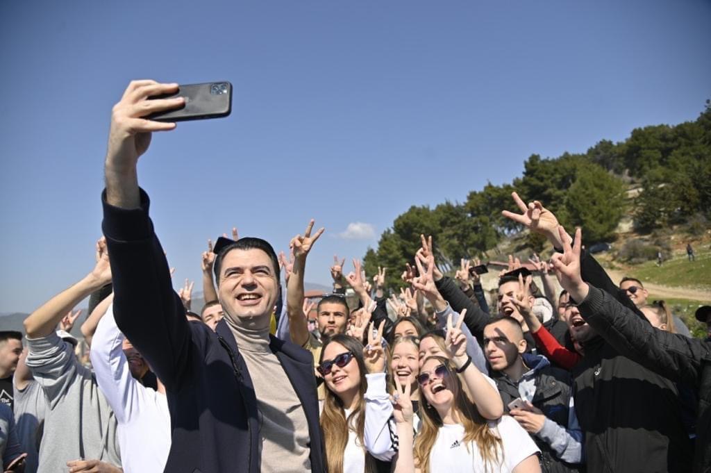 Basha e zbulon për herë të parë se çfarë po gatuante në VIDEON që i nxori gruaja e tij Aurela
