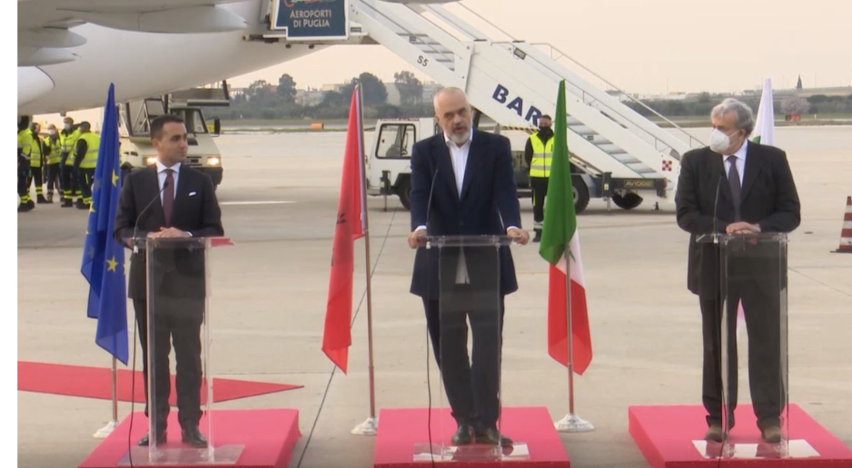 Kryeministri Rama i  kërkon  live  kryediplomatit Di Maio  njohjen e patentave shqiptare