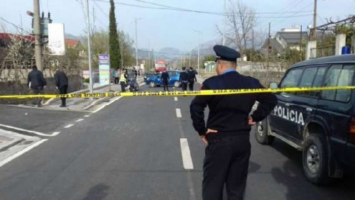 Ndaloi makinën dhe doli të kërkonte ndihmë, humb jetën një shofer në Durrës