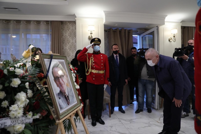 Presidenti Meta bën homazhe për kompozitorin e shquar shqiptar, Agim Krajka