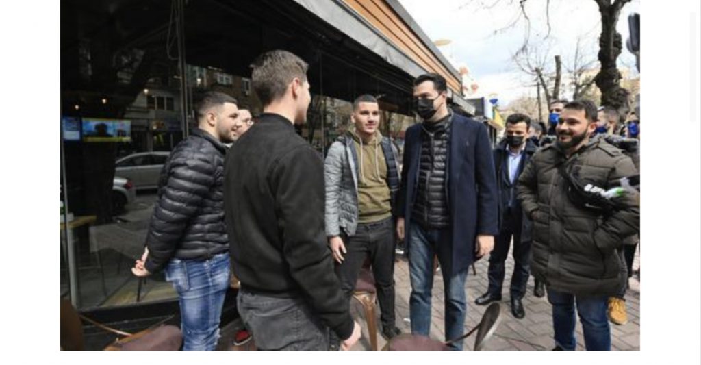 Basha takohet me të rinjtë e Njësisë nr.5: Qeveria e ardhshme do t’ju ndihmojë me…