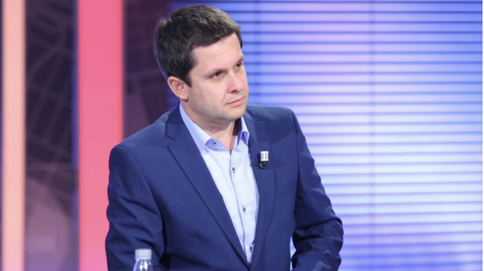 Ilir Alimehmeti: Pse vendimi për mbylljen e shkollave është i pabazuar