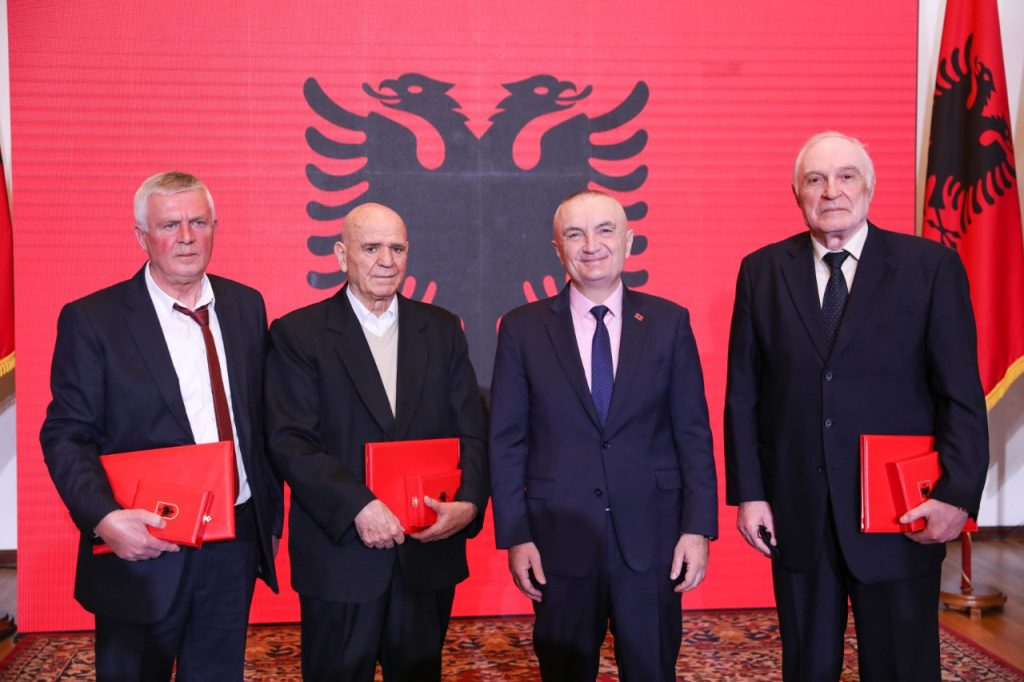 Meta vlerëson tre ish-sportistë të shquar të Elbasanit: Shembuj të përhershëm frymëzimi për edukimin e brezave