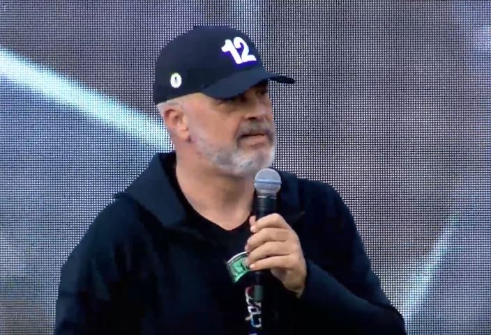 Ironizon Edi Rama: Imagjinoni të keni dekan Xhelal Mziun!