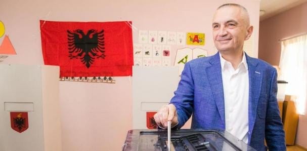 Presidentit: Shqiptarët të marshojnë të qetë drejt kutive të votimit për të vulosur ndryshimin e rëndësishëm