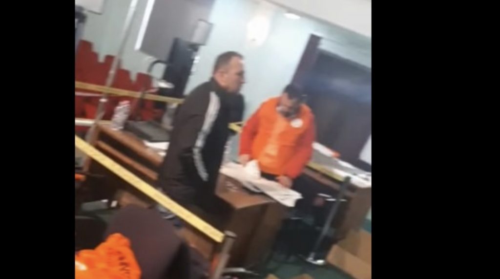 1000 vota të pavlefshme në Gjirokastër/ Publikohet videoja e skandalit: Ja si manipulohen votat nga komisionerët e PS