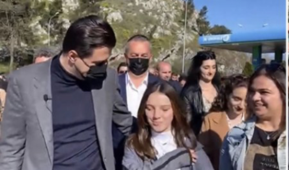Basha të rinjve në Shkodër: Me 25 prill ju do na ndihmoni të çmontojmë këtë sistem