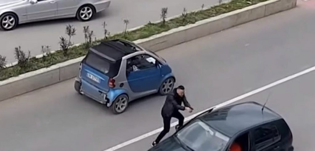I riu tenton të vrasë çiftin, i shpëton polici civil