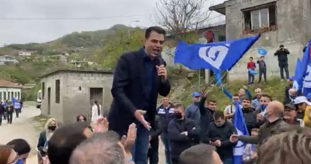 Basha mesazh për “socialistët e ndershëm”: Jeni vëllezërit dhe motrat tona ndaj ju ftoj…