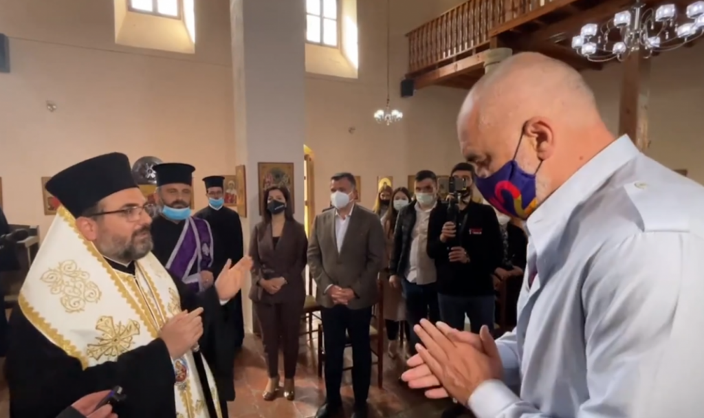 Rama merr pjesë në ceremoninë e Kishës në Elbasan