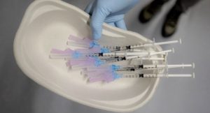 Holanda pezullon vaksinën AstraZeneca