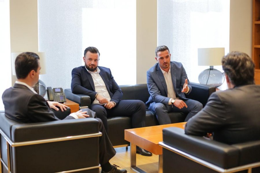 Ikën nga  PS-në,  Basha pret dy ish-socialistët e zhgënjyer: Do votojmë Partinë Demokratike!