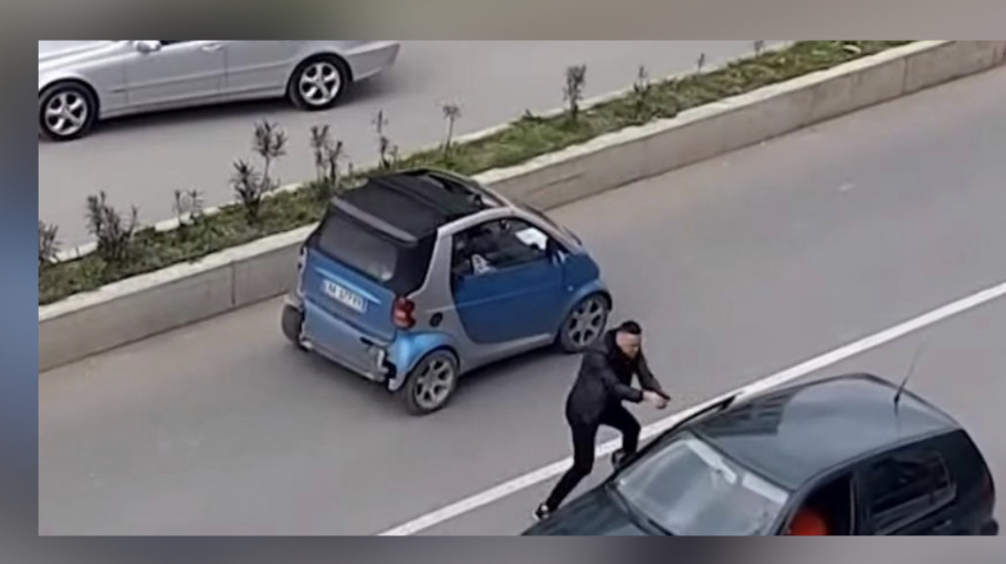 Tenton të godasë me makinë burrë e grua, arrestohet 39-vjeçari!