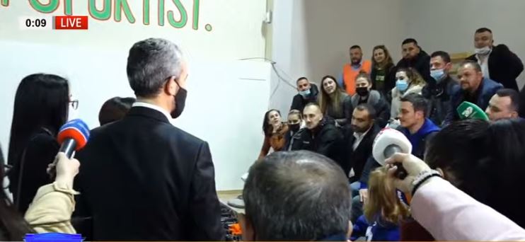 Ambasadorja amerikane kërkesë të pazakontë numëruesve të Partisë Demokratike në qendrën e numërimit të votave në “Vasil Shanto”