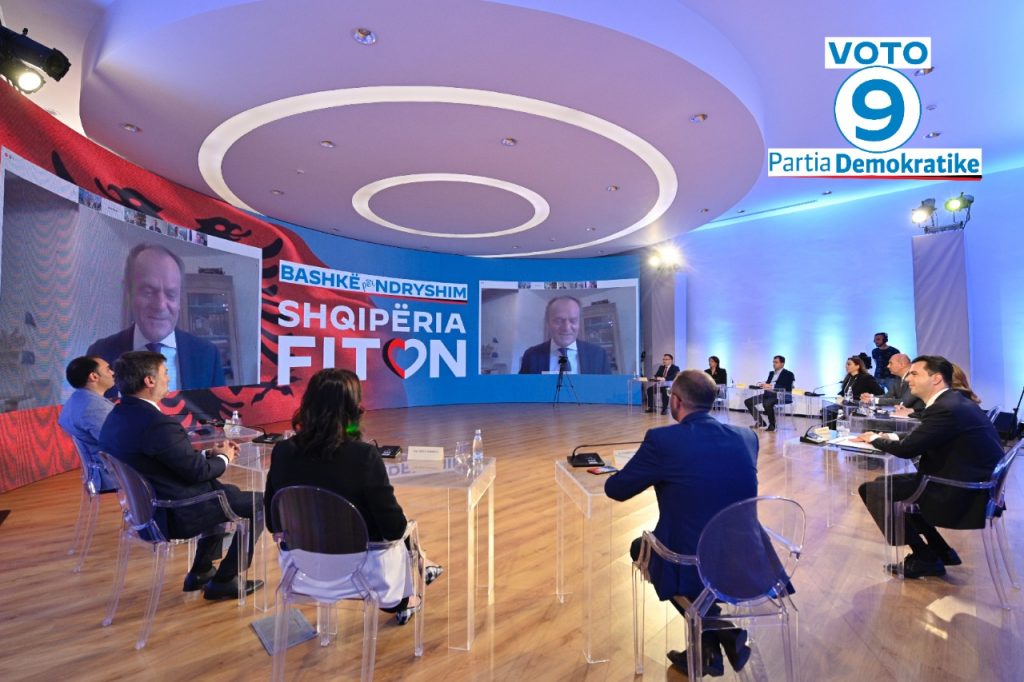 Presidenti PPE Tusk thirrje shqiptarëve: Nëse doni ndryshimin, votoni ndryshimin!