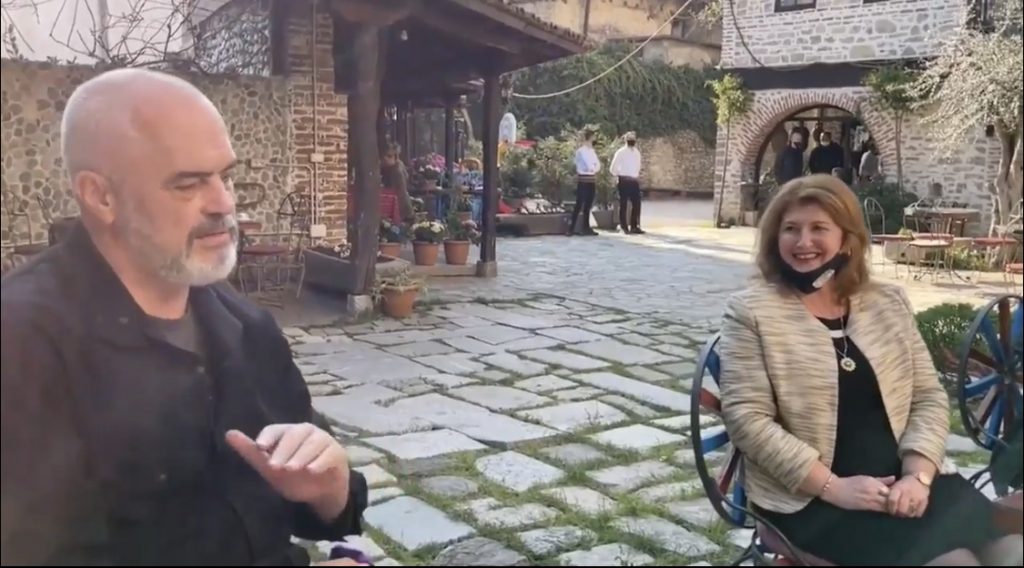 Rektorja e Universitetit të Shkodrës ankohet se nuk merr përgjigje nga ministria e Arsimit, Rama: Çoi mesazh dhe thuaji…