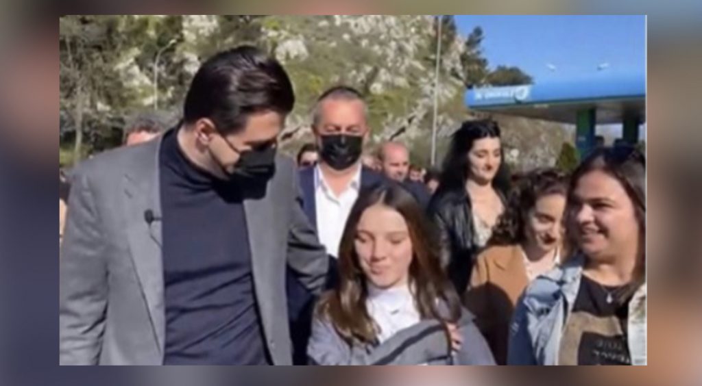 Agron Gjekmarkaj rendit arsyet se pse vendit i duhet një kryeministër normal