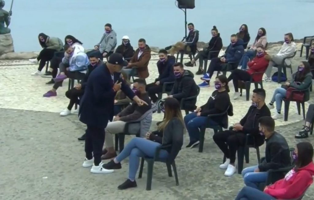 Edi Rama  gallatë  me të rinjtë në Durrës, iu tregon çfarë do ju thoshte Basha: Futini një të martume se …
