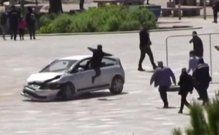 Gjesti i të riut në Sheshin “Skënderbej” bën xhiron e botës