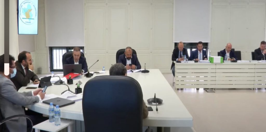 KAS nis ankimimet për 25 prillin/ LSI kërkon shpalljen e pavlefshme të zgjedhjeve në Dropull dhe Gjirokastër: 500 persona erdhën nga Greqia, ishin mbështetës të PS
