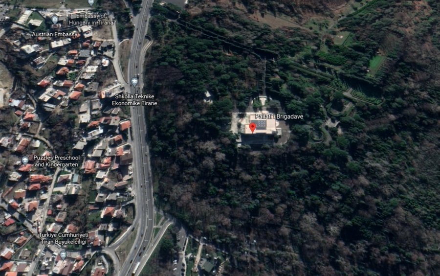 Veliaj, gati 20 kulla në oborrin e ‘Pallatit të Brigadave’