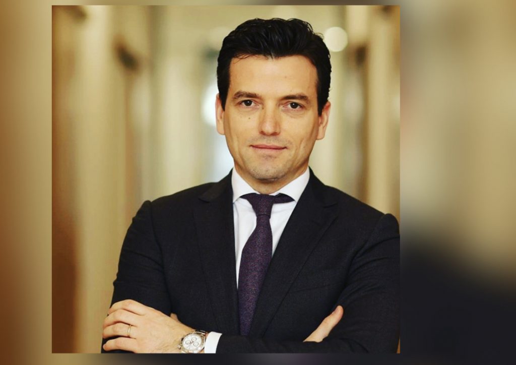 Kandidati për kreun e PD-së, Agron Shehaj njofton konferencë shtypi me gazetarët