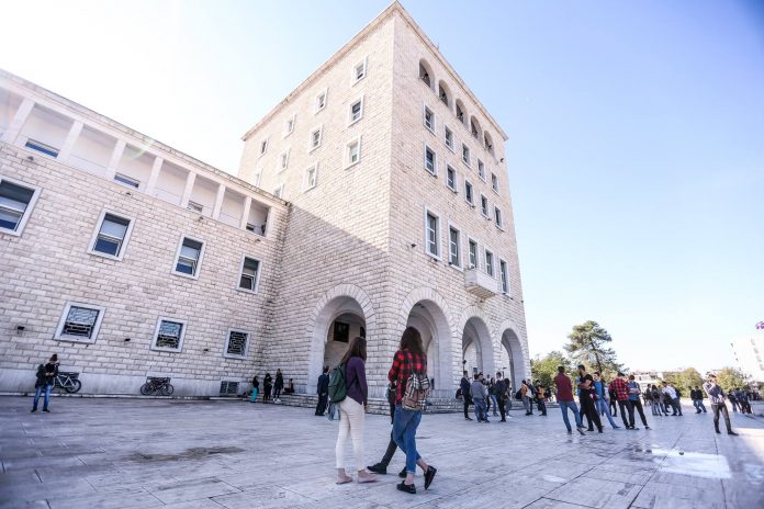 Viti akademik online, urdhri i Ministrisë: Të mbyllet në 30 shtator