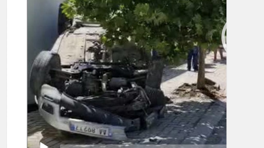 Aksidenti  në Vlorë, mjeti kthehet përmbys
