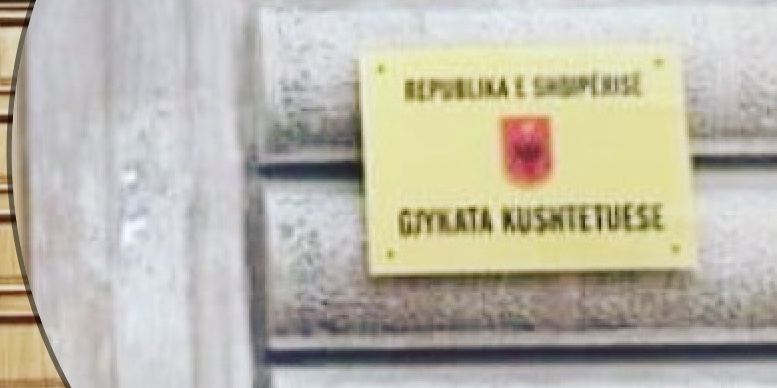 Kushtetuesja pranon kërkesën, shfuqizohet shprehja “leje nga organet kompetente”