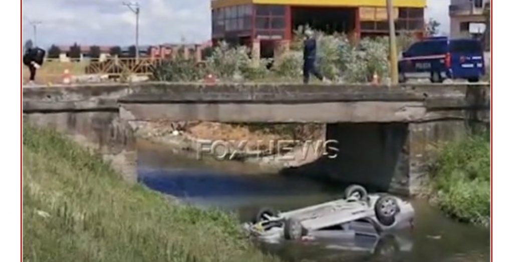 Babai humb kontrollin e mjetit dhe bie në kanal, vdes bashkë me të bijën