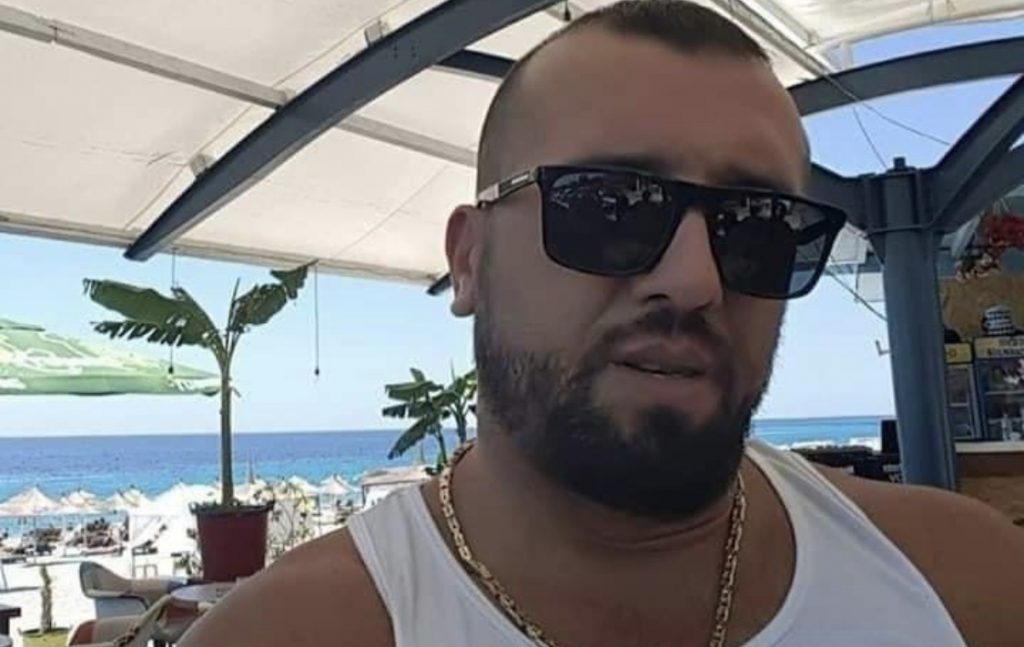 Mësohet  emrin i personit që u qellua me kallash