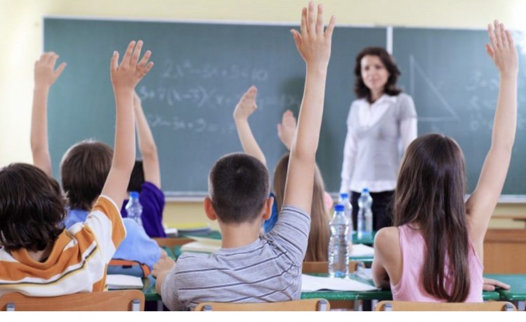 Mësuesve ju ulen rrogat pas zgjedhjeve