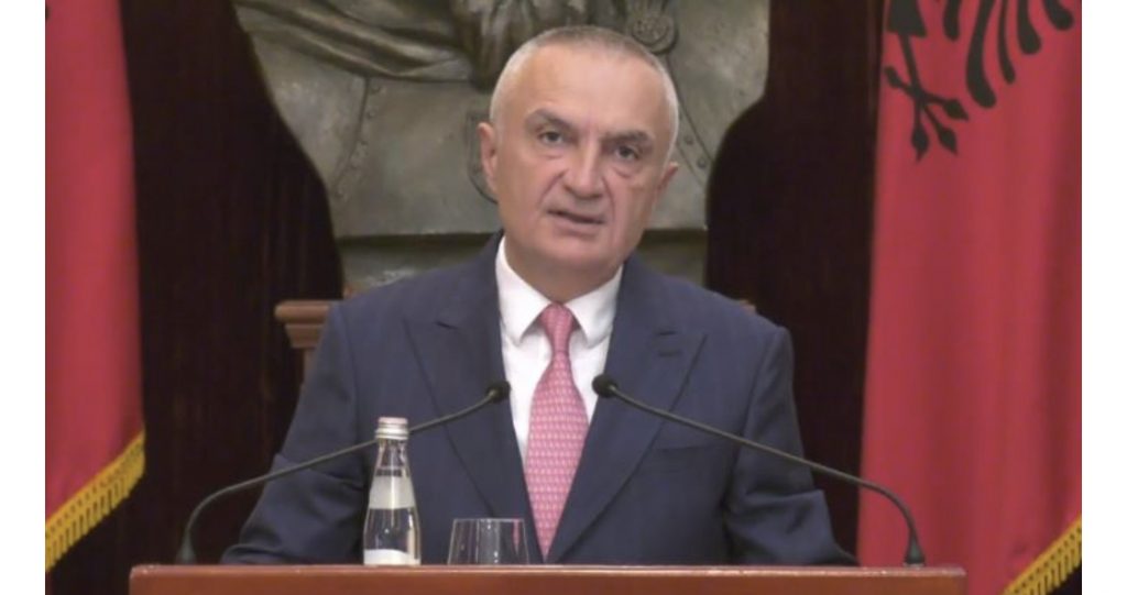 Presidenti uron shqiptarët për Pashkën: Gëzuar ‘Ditën e Ngjalljes së Krishtit