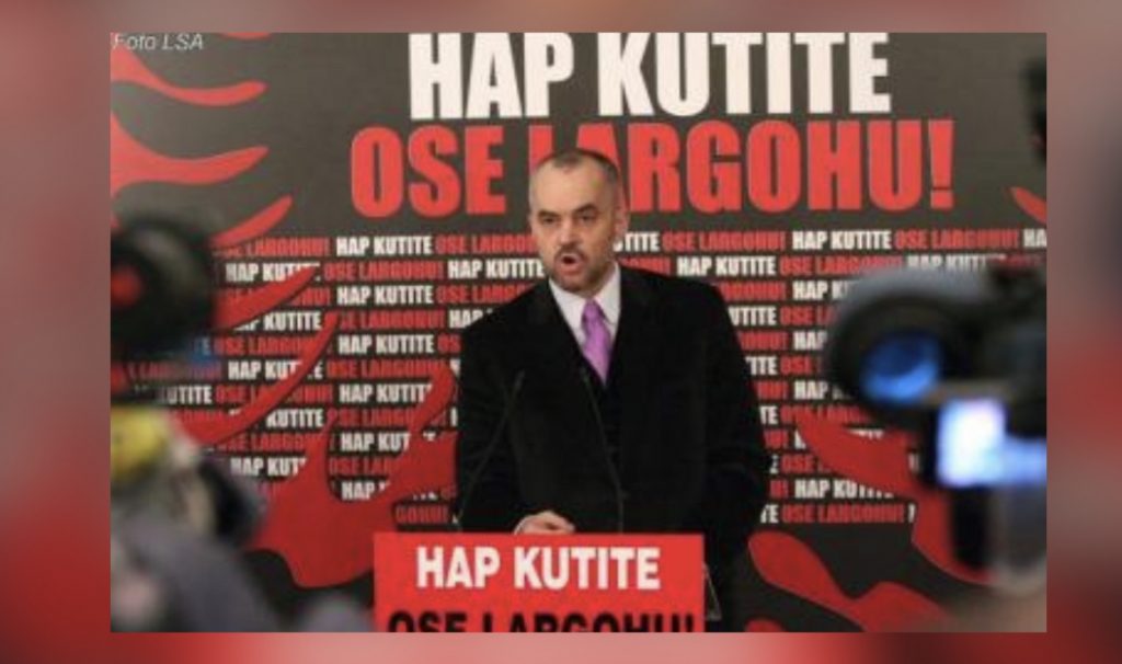 Rama nën dritën e slloganit; “Hap kutitë ose largohu”