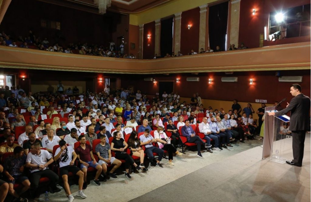 Basha në Vlorë dhe Sarandë: Kush mendon se demokratët do të dorëzohen dhe të pranojnë masakrën, e ka shumë gabim!
