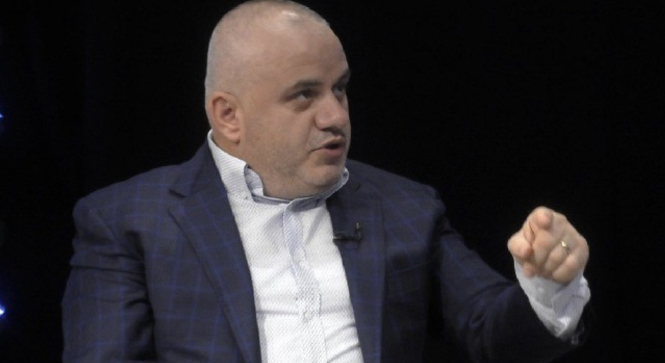 Artan Hoxha  paralajmëron goditjen që do të tronditë nga ‘themelet’ Partinë Socialiste