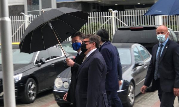 Palmer dhe Lajçak takohen me Kurtin