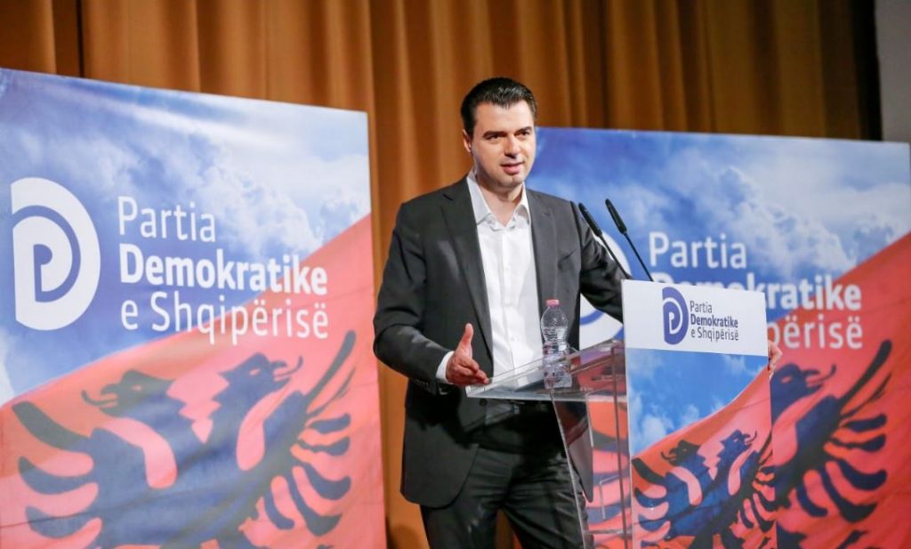 Basha: Po hedh karremin pasi ka bërë masakrën zgjedhore. Mundohet të fshehë…