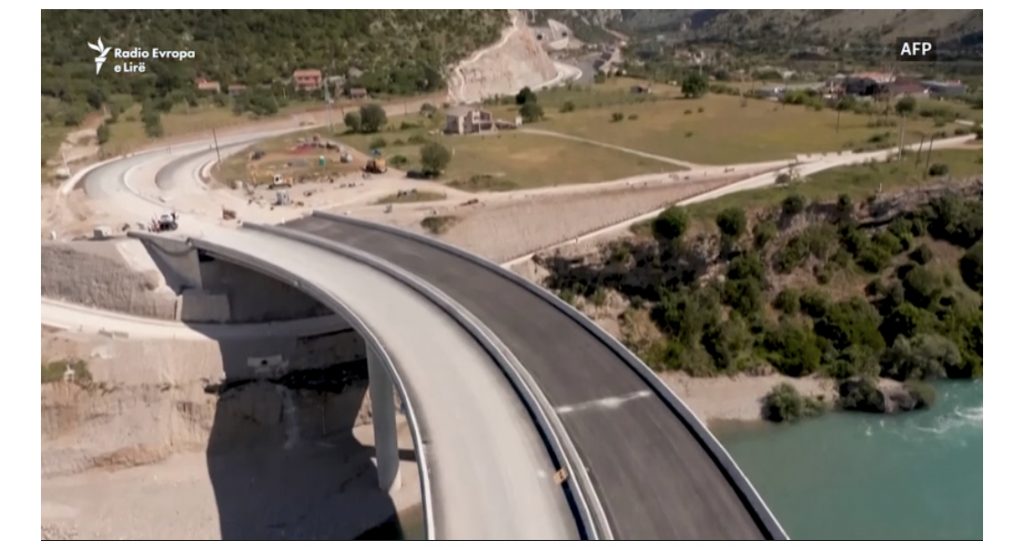 Rruga 1 miliard eurosh që nuk të çon askund…