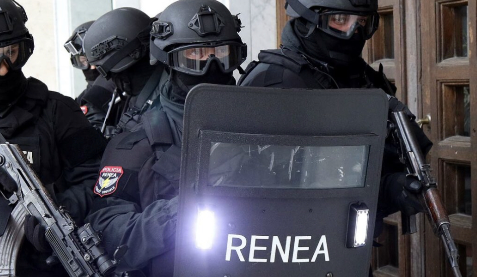 Efektivi  i  Reneas kapet  me 1 kg kokainë