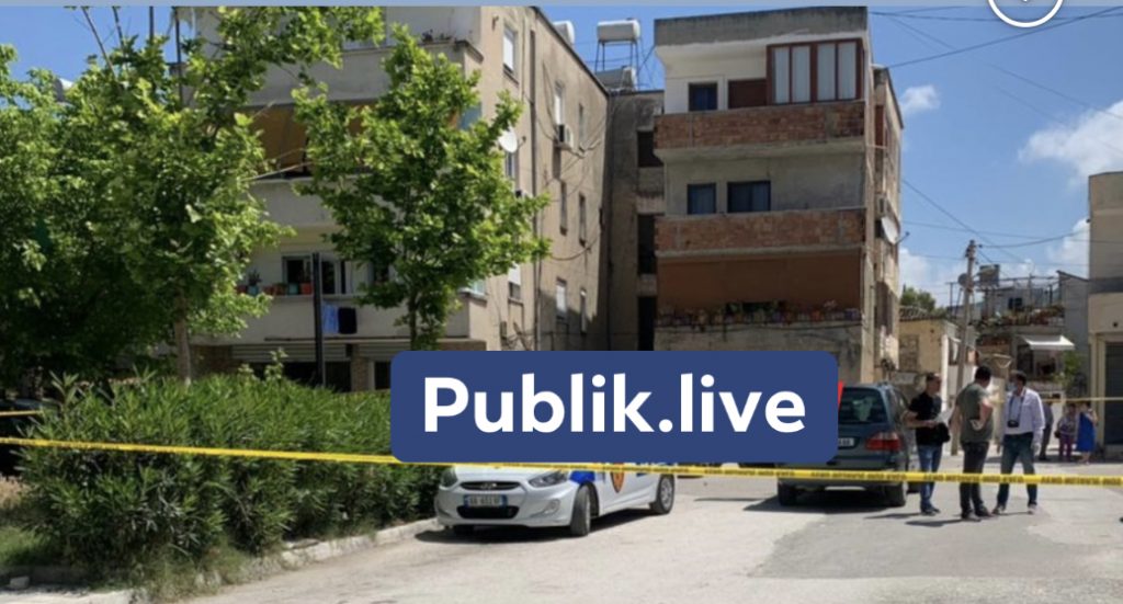 U gjet i pajetë brenda një makine në Vlorë