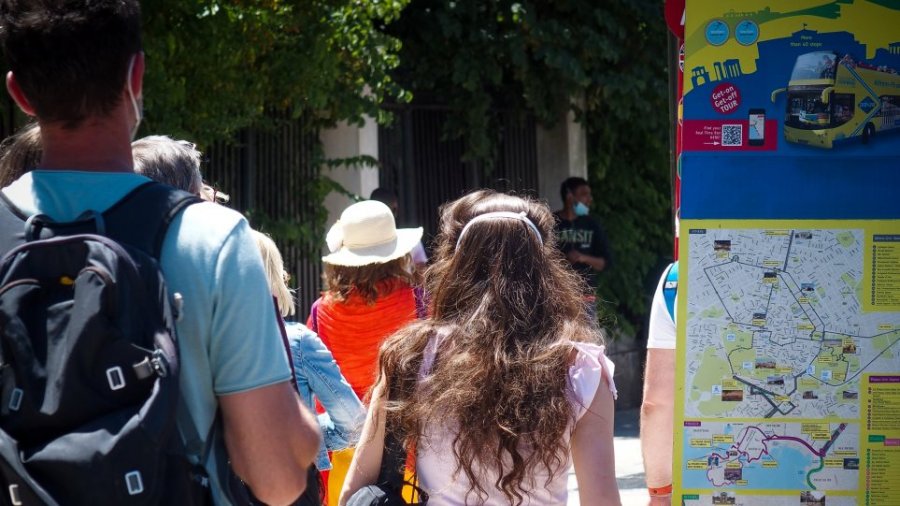 Evropa gradualisht po kthehet në normalitet: Harta e vendeve dhe ç’kufizime po hiqen