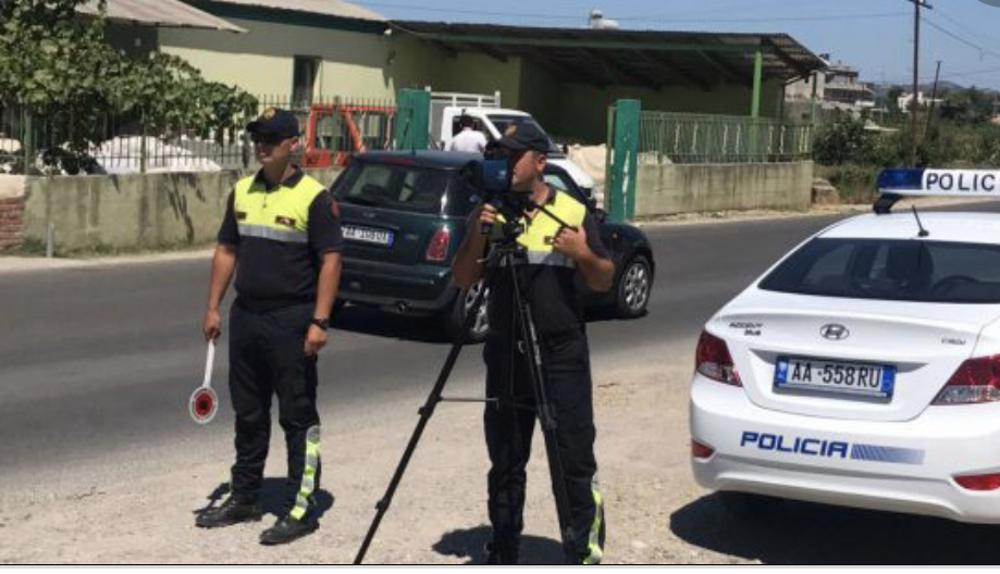 Policia rrugore vendos 2668 gjoba dhe pezullon 66 leje qarkullimi për një ditë