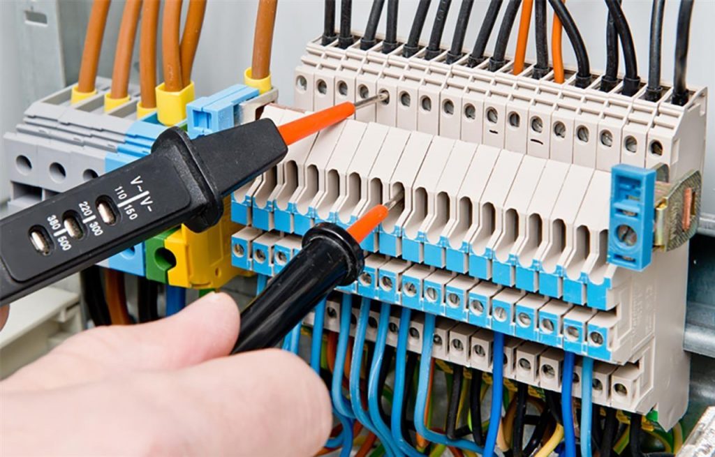 Elektricisti vdes gjatë riparimit të një defekti në  Gjirokastër