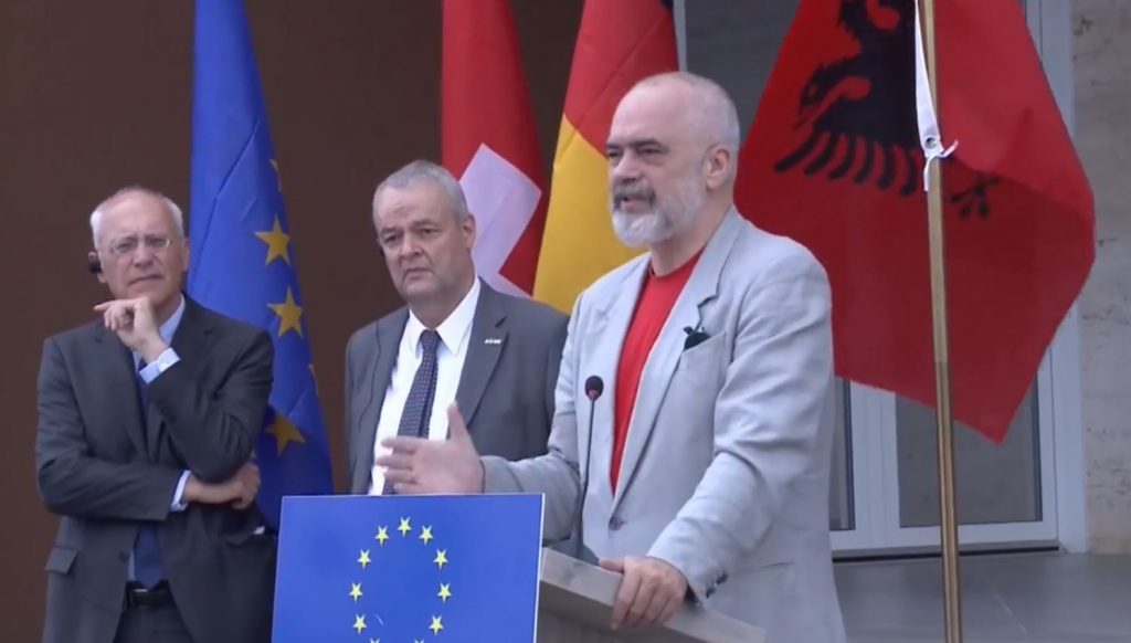Rama për ujësjellësit: Si kope thithëlopash që fryhen në borxhe në dëm të qytetarëve
